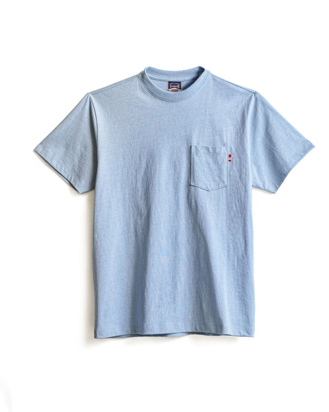 High Tee Pocket - Arctic Blue: This premium short-sleeve t-shirt features a chest pocket and crew neckline, crafted from 100% cotton in a light arctic blue shade, displayed against a white background.